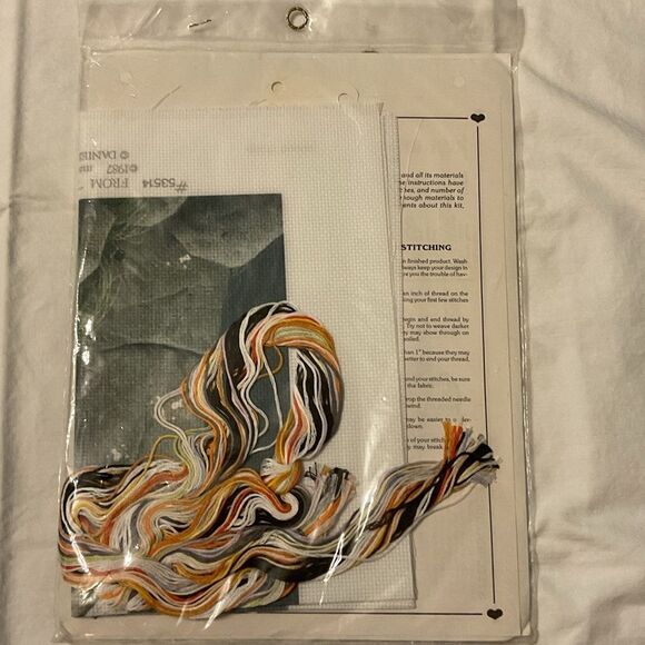 New Old Stock Vintage Puffins No Count Cross Stitch Kit - Picture 4 of 4